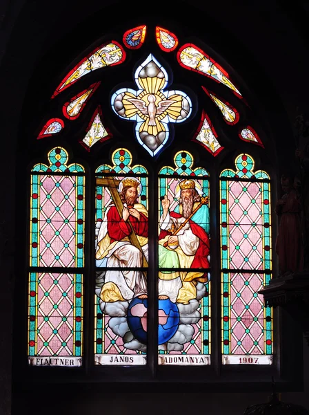 Glasfenster in der Kirche — Stockfoto