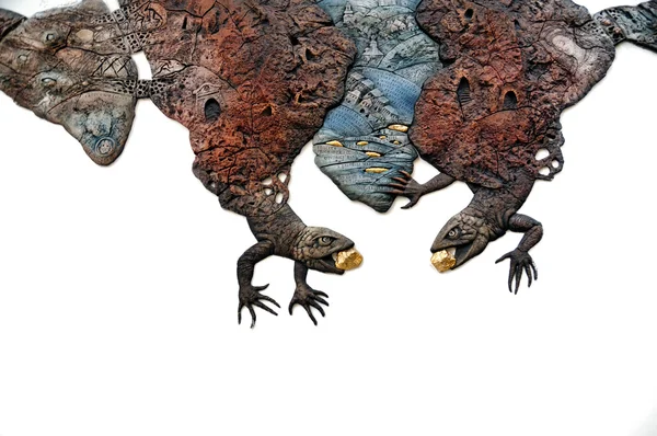 Скульптура двух ящериц, шахтерские символы Банска-Штявницы — стоковое фото