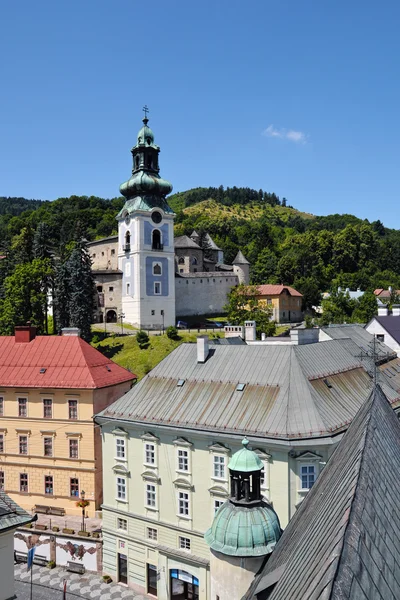 Banska stiavnica stary zamek i zabytkowe budynki i miejskich — Zdjęcie stockowe