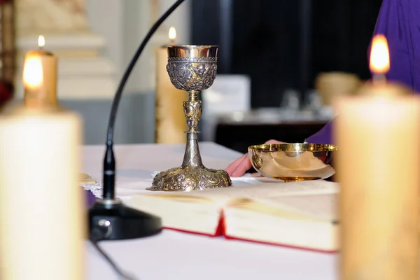 Chalice on the altar for worship — Stock Photo, Image
