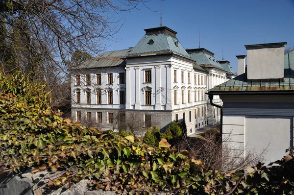 Школа искусств в Банска-Штявнице, Словакия — стоковое фото