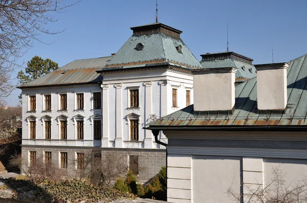 Chemieschule in banska stiavnica, Slowakei — Stockfoto
