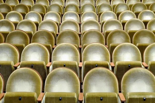 Sedili imbottiti in oro al cinema — Foto Stock