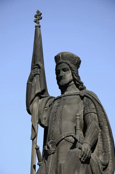 프라하의 찰스 브리지에 성 노르 베르트 동상 — 스톡 사진