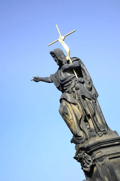 布拉格查尔斯桥上的巴洛克雕像 — 图库照片