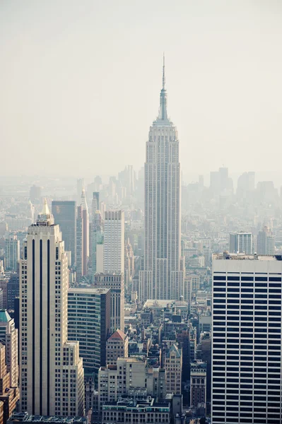 Empire state binası ile New york city view — Stok fotoğraf