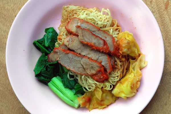 Egg chinese dry noodles with roast red pork — Stock Photo, Image