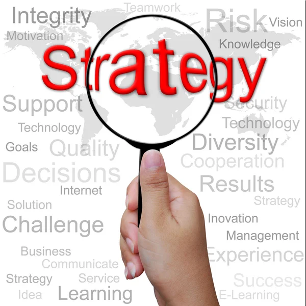 Estrategia, palabra en lupa, fondo empresarial — Foto de Stock
