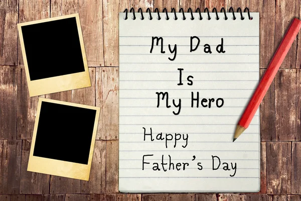 Happy Father 's Day Note Paper com molduras instantâneas — Fotografia de Stock