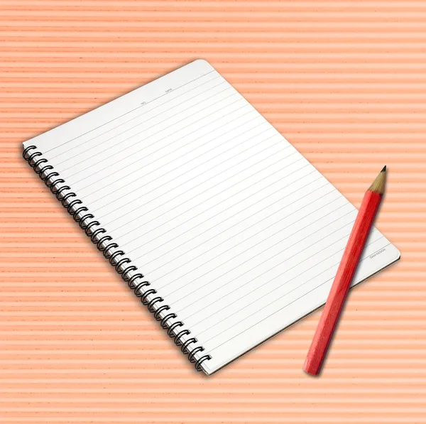 Caderno de página aberta e lápis . — Fotografia de Stock