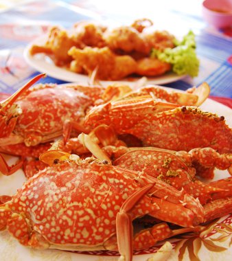 Deniz ürünleri tabağı ile Yengeç