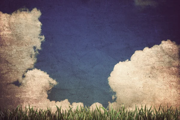 Çim ve bulutlu gökyüzü, vintage tarzı — Stok fotoğraf
