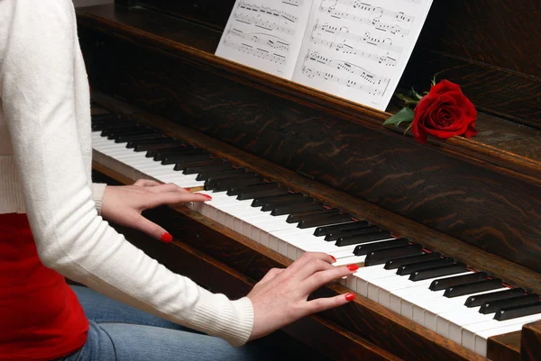Mujer pianista — Foto de Stock