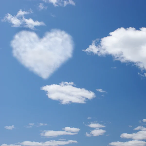 Herzförmige Wolke — Stockfoto