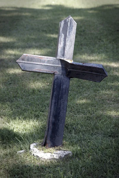 Темный крест — стоковое фото