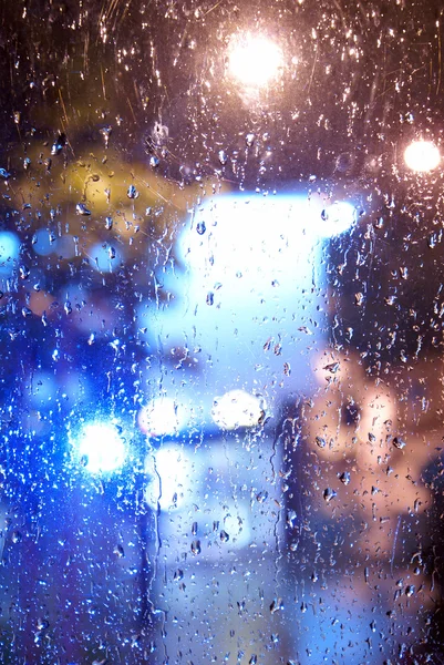 Está chovendo lá fora. — Fotografia de Stock