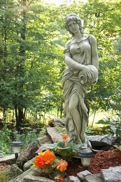 Estatua del jardín — Foto de Stock