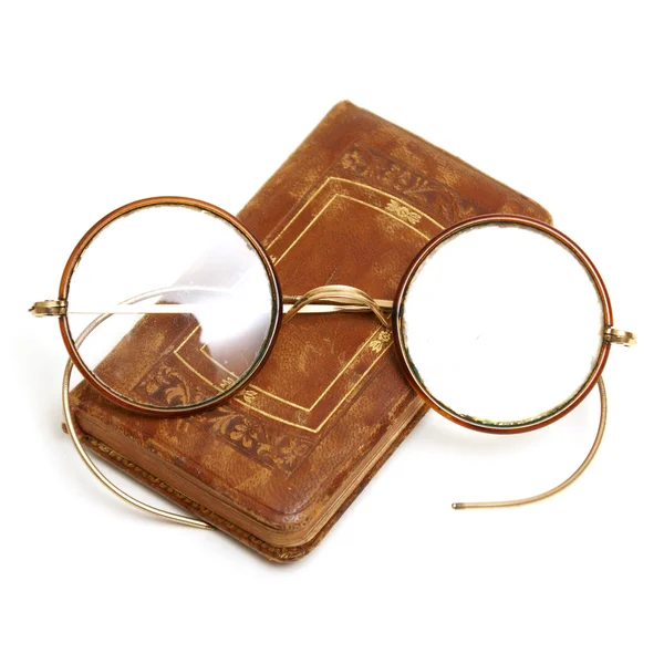 Antieke boek en bril — Stockfoto