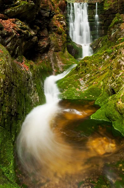 Beautiful Autumn Waterfall — Stock Photo, Image