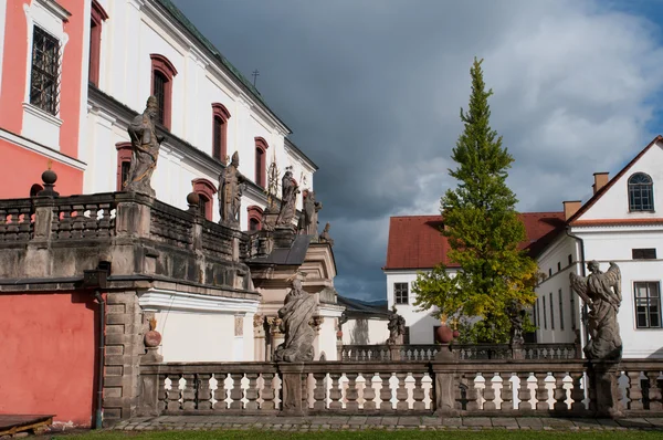 Gepflegtes Kloster — Stockfoto