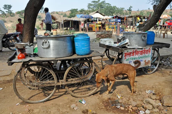 Pouliční bazar a venkovní kuchyně v jaipur — Stock fotografie