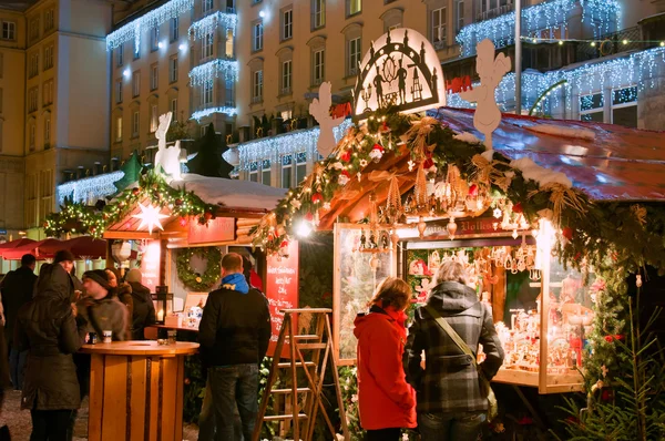 Kerstmarkt in dressoir — Stockfoto