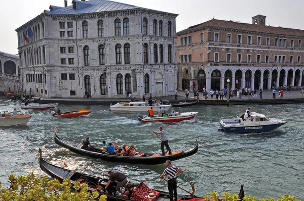 Tráfico de barcos en Venecia — Foto de Stock