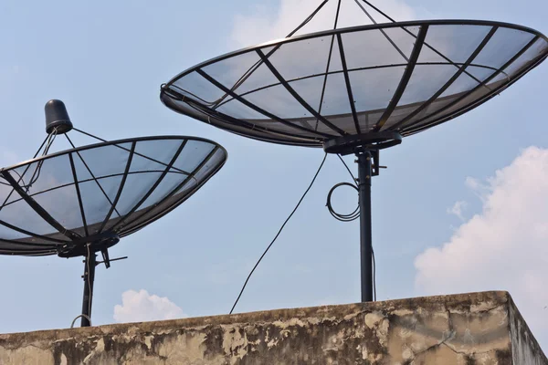 Dos antenas satélite — Foto de Stock