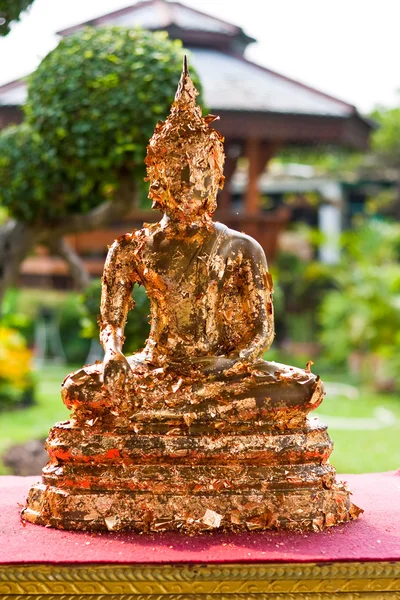 Bouddha avec feuille d'or collée — Photo