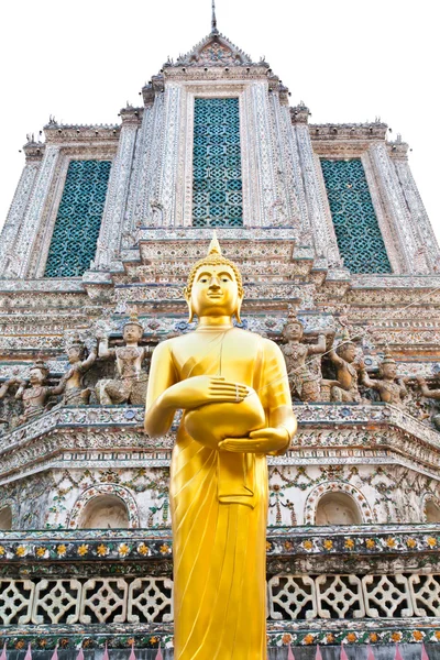 La pagoda de Buda de pie en el fondo —  Fotos de Stock