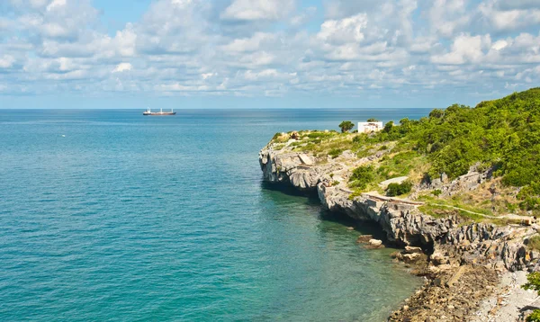 Cape adanın denize gönderilmiş