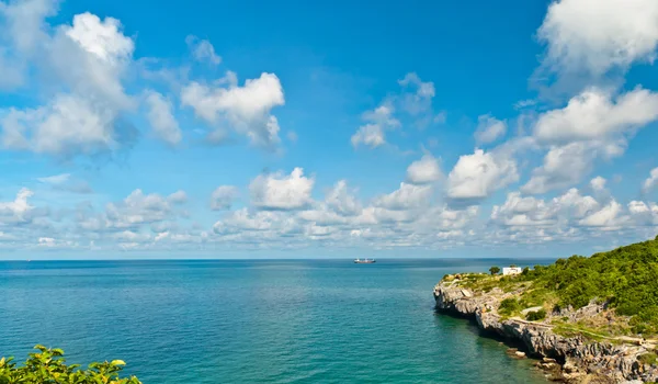 Capo dell'isola sottomesso al mare — Foto Stock