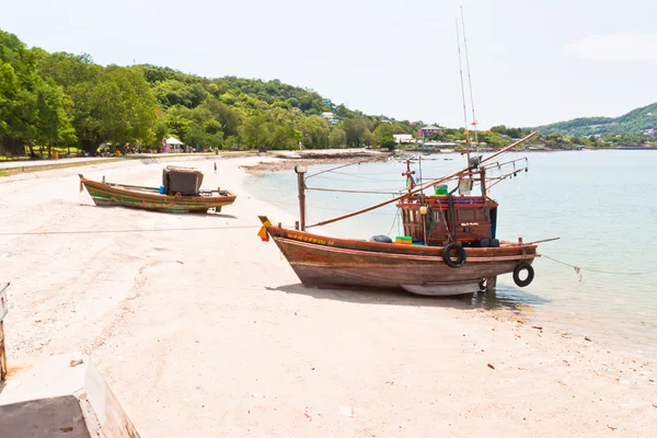 Due barche su un corpo da spiaggia — Foto Stock