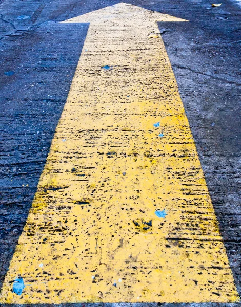 Flecha amarela — Fotografia de Stock