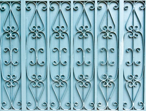 De blauwe iron gate — Stockfoto