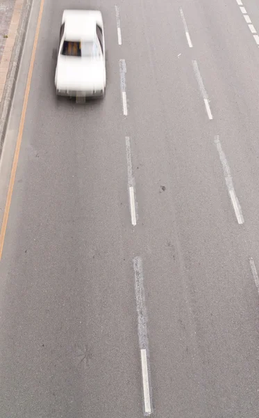 Auto's in het verkeer op het asfalt — Stockfoto