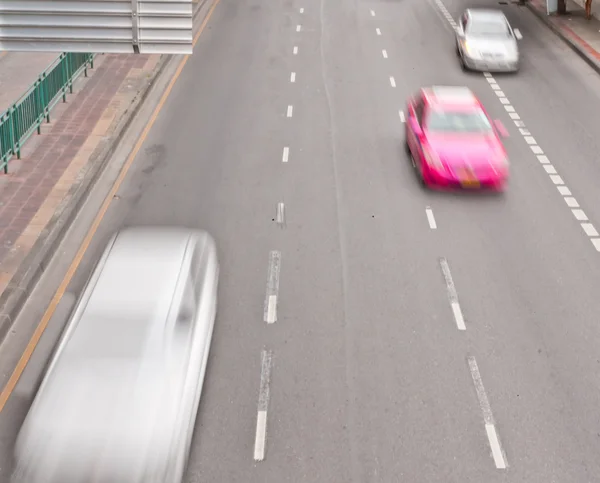 Auto's in het verkeer op het asfalt — Stockfoto