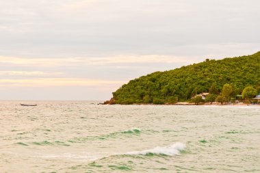 Deniz, gökyüzü ve dağlar