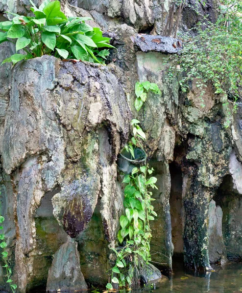 Künstlicher Wasserfall — Stockfoto
