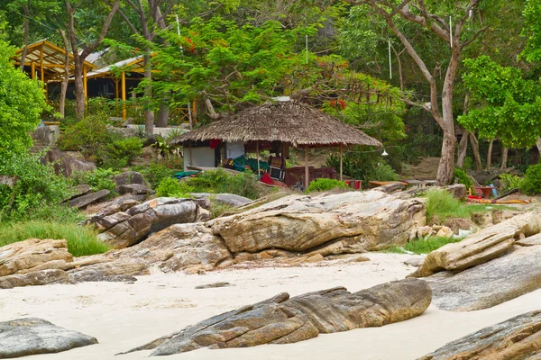 Casa de campo en el bosque — Foto de Stock