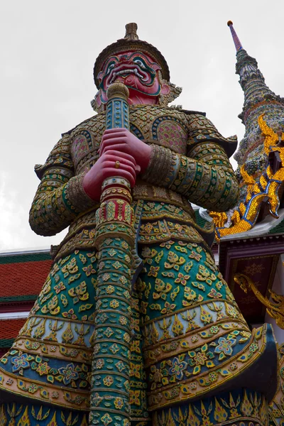Olbrzym w wat phra Kaew w Bangkoku — Zdjęcie stockowe