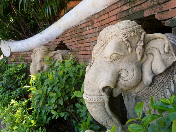 Слон sculpter — стокове фото