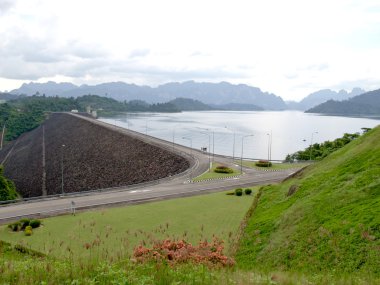 Ratchapapa Dam, Thailand clipart