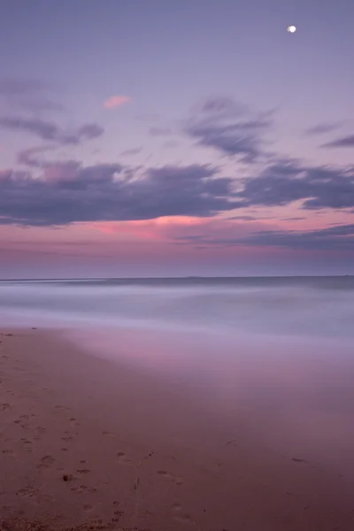 Crepúsculo na praia — Fotografia de Stock