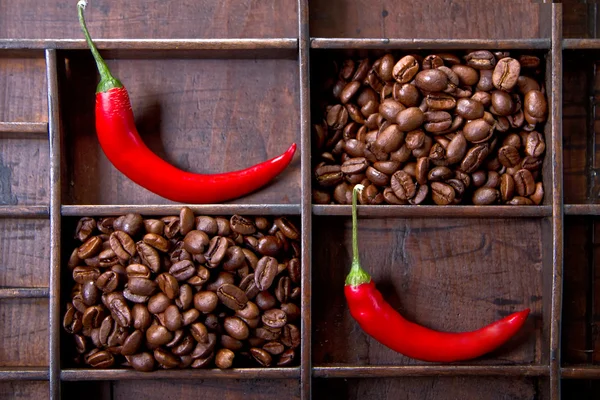 Kawa i chili — Zdjęcie stockowe