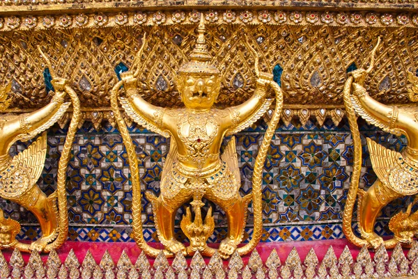 Garuda im großen palast bangkok thailand — Stockfoto