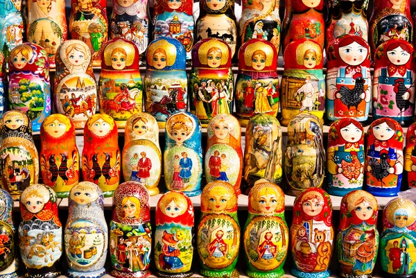 Ryska dockor på displayen — Stockfoto