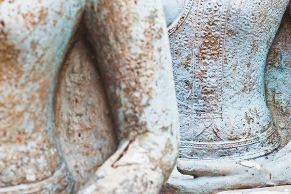 Oude budda standbeeld in isolatie — Stockfoto
