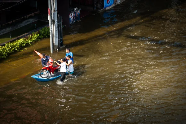 2011 年のバンコクの最悪の洪水 — ストック写真