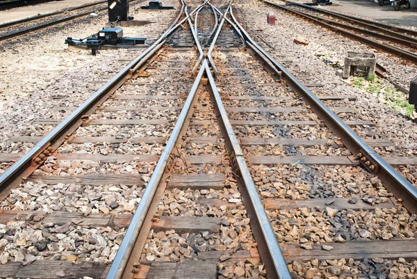 Ferrocarril para trenes locales tomado desde la vista frontal —  Fotos de Stock
